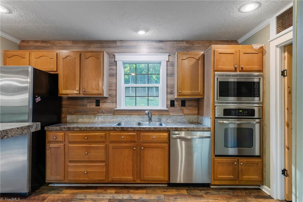 1922 Kings Grant Drive, Newton, North Carolina image 18