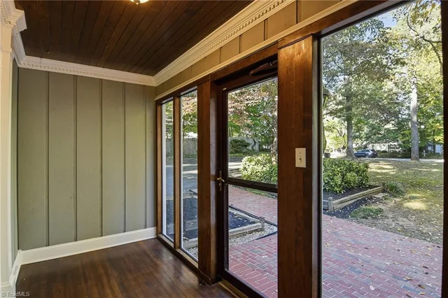 906 Sommerdale Circle, photo 3 of 31
