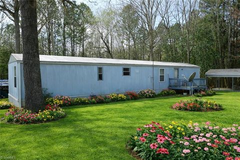 Mobile Home For Sale - 2285 Forest Hills Drive<br/> Randolph County, Asheboro, NC 27205