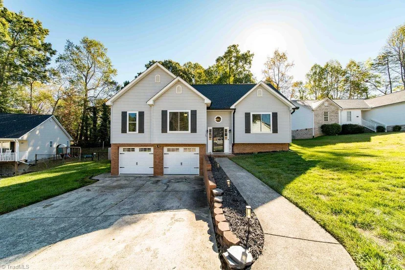 125 Springhouse Farm Court, photo 1 of 27