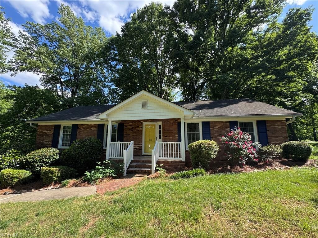 Photo of 910 Forestglen Drive, Winston-Salem, NC 27103 (MLS # 1218224)