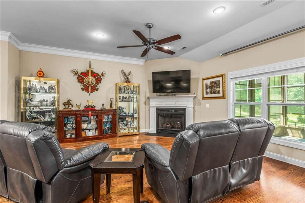 353 St James Drive