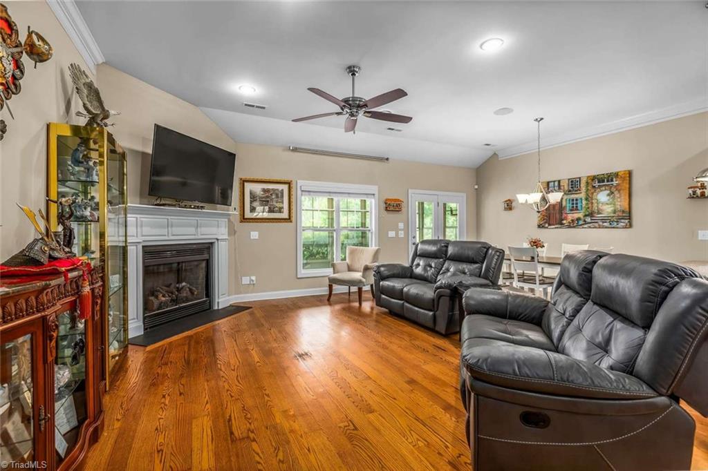 353 St James Drive