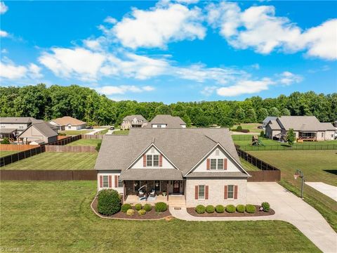 Homes For Sale - 242 Deerwood Drive<br/> Lexington, NC 27295