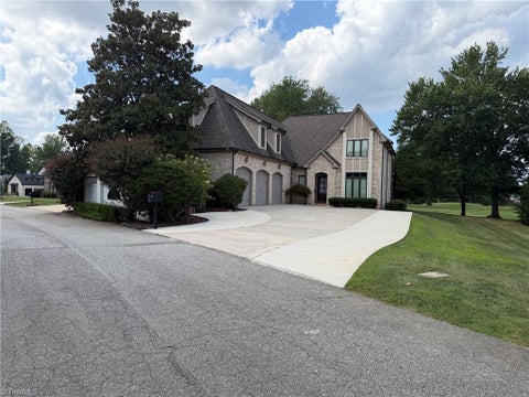 Homes For Sale - 27 Carlson Terrace<br/> Greensboro, NC 27410