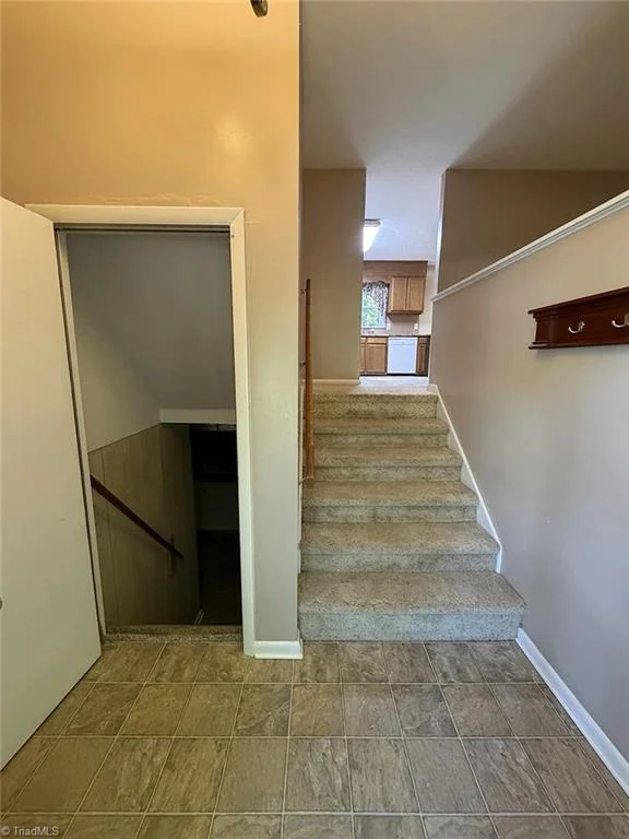 796 Sommerdale Court, photo 5 of 32