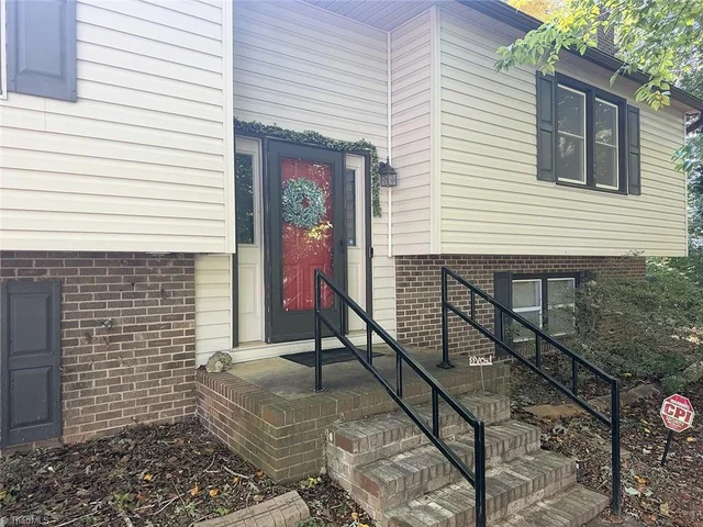 796 Sommerdale Court, photo 3 of 32