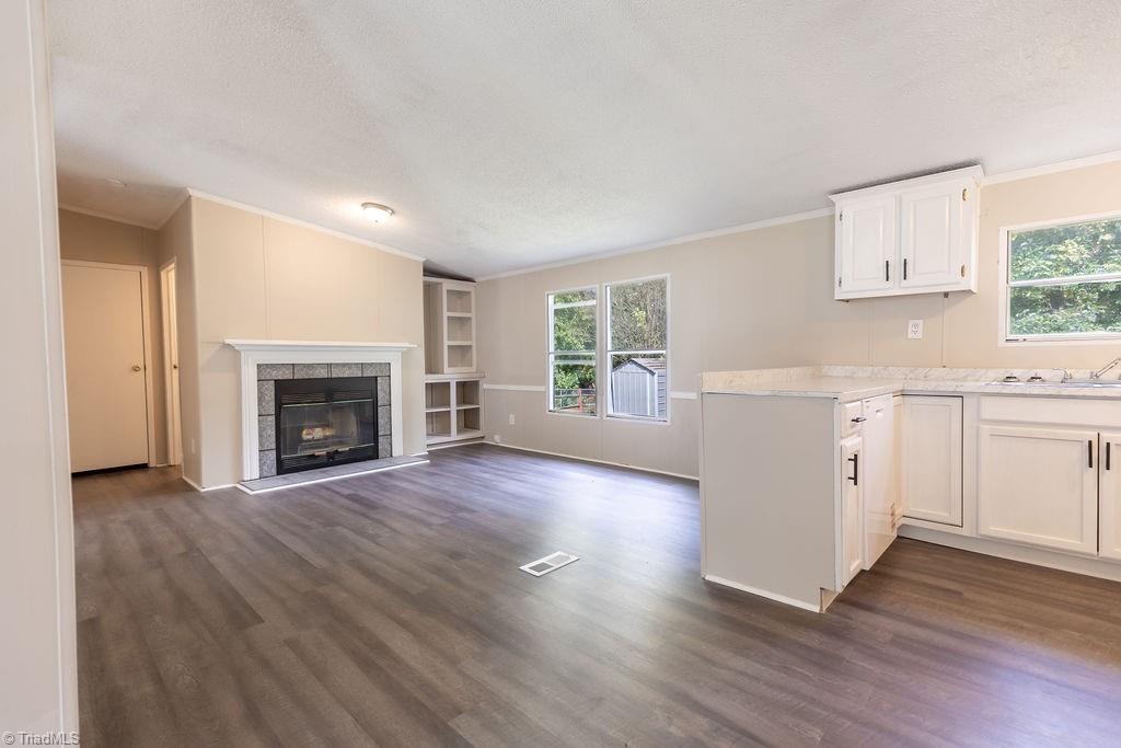 1605 Mossbrook Circle