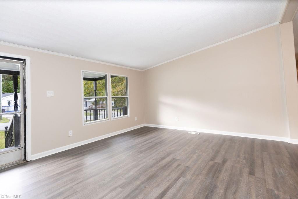 1605 Mossbrook Circle