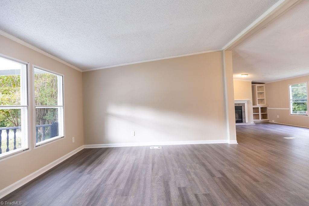 1605 Mossbrook Circle