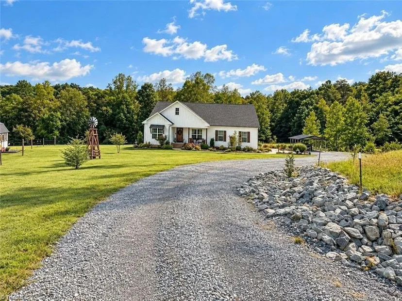 1935 Wall Loop Road, photo 1 of 38