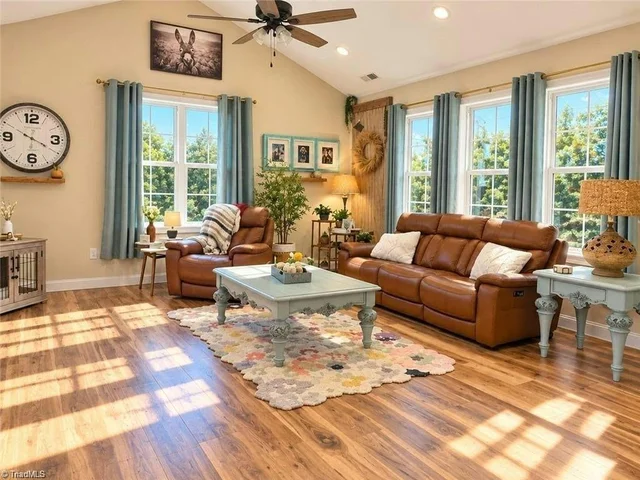 1935 Wall Loop Road, photo 2 of 38