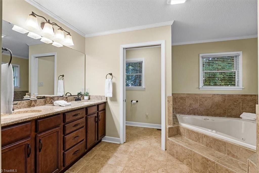 2206 Kivett Drive, Greensboro, North Carolina image 24