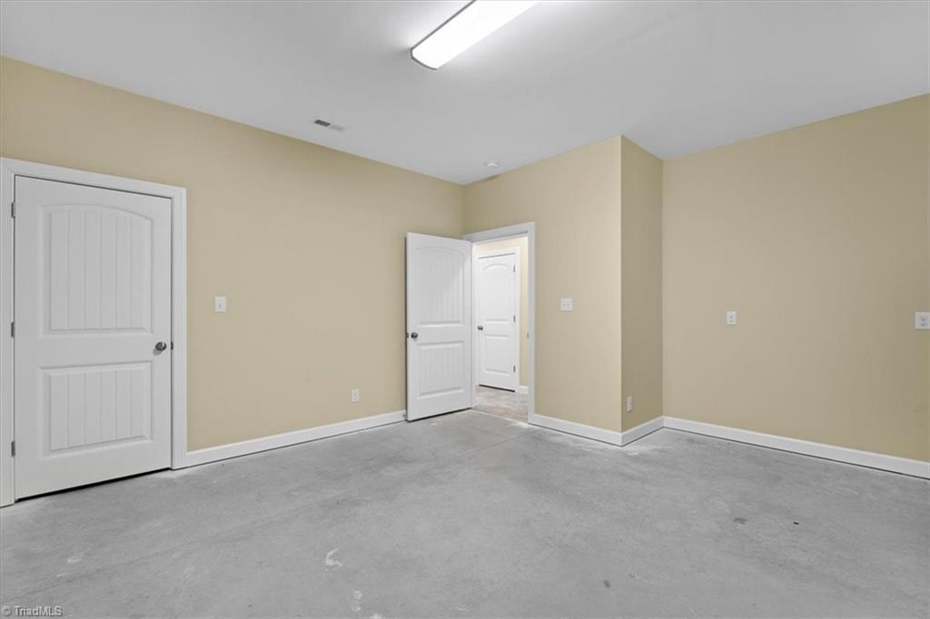 2206 Kivett Drive, Greensboro, North Carolina image 32
