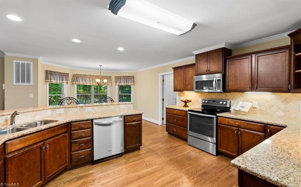 2206 Kivett Drive, Greensboro, North Carolina image 10