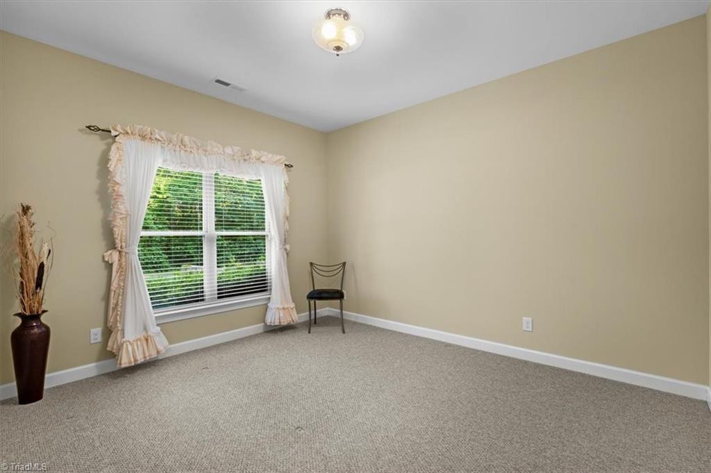 2206 Kivett Drive, Greensboro, North Carolina image 29