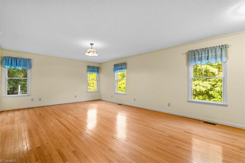 2206 Kivett Drive, Greensboro, North Carolina image 23