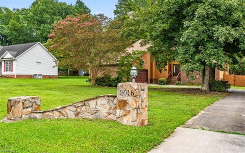 Homes For Sale - 2016 Ledford Road<br/> Greensboro, NC 27406