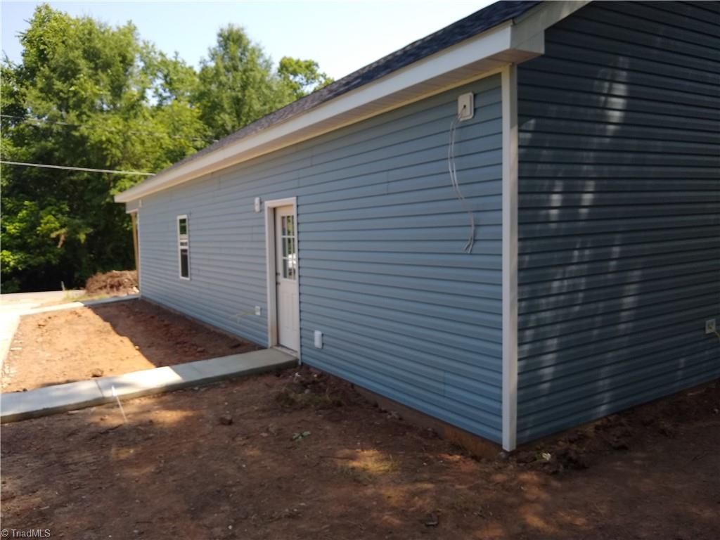 Photo 4 of 6 of 1014 Sharpe Avenue house