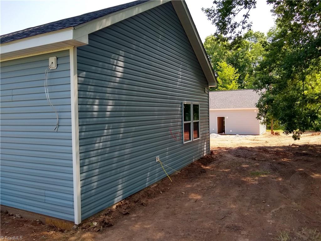 Photo 5 of 6 of 1014 Sharpe Avenue house