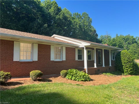 Homes For Sale - 197 Elm Street<br/> Mocksville, NC 27028