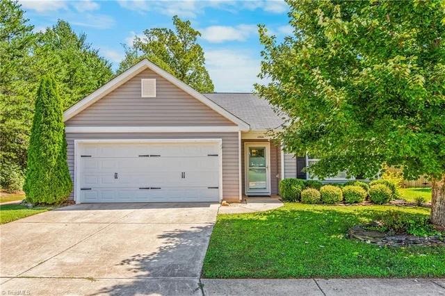 1466 Weatherend Drive, photo 2 of 34