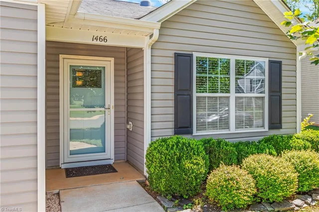 1466 Weatherend Drive, photo 4 of 34