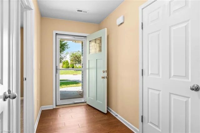 1466 Weatherend Drive, photo 5 of 34