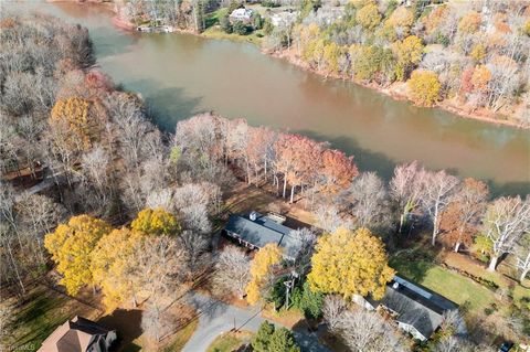 A home in Clemmons