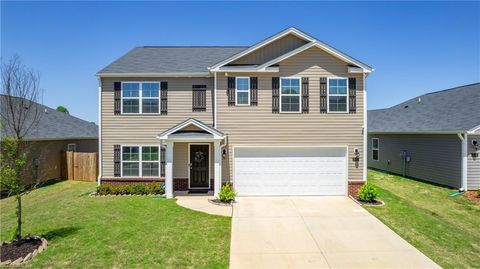 Homes For Sale - 2923 Cullens Drive<br/> Alamance County, Graham, NC 27253