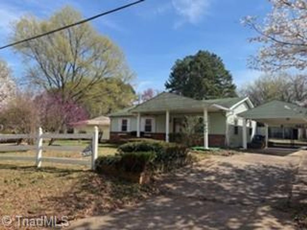 Photo of 3025 Apollo Drive, Winston-Salem, NC 27101 (MLS # 1212646)