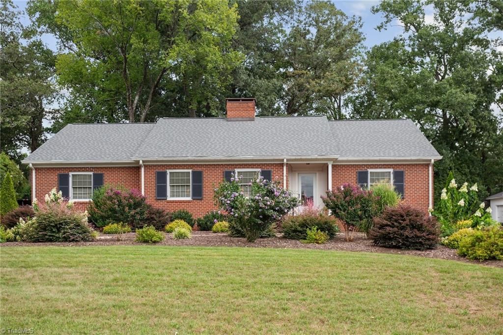 Photo of 104 Knollwood Drive, Greensboro, NC 27403 (MLS # 1193965)