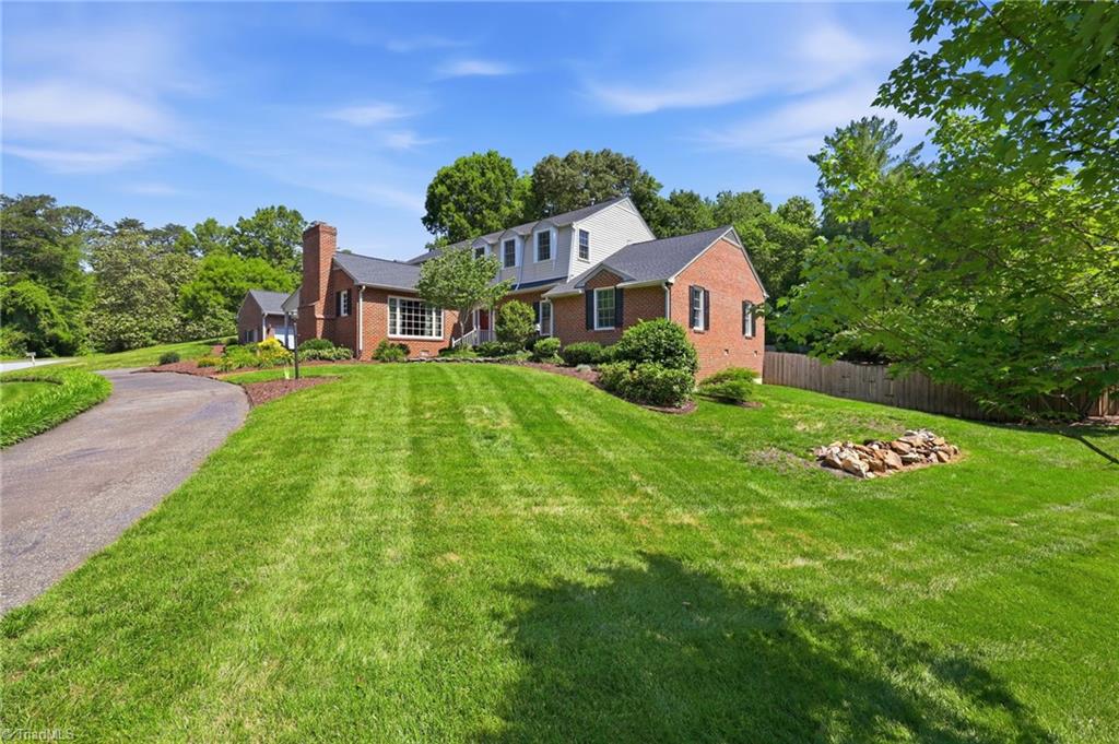 1300 Robin Hood Road