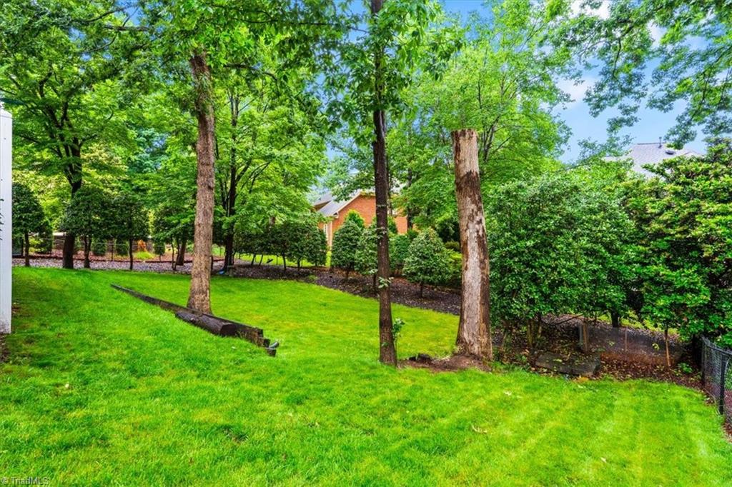 Greensboro, North Carolina 27405, United States, 4 Bedrooms Bedrooms, ,4 BathroomsBathrooms,Residential,Pending,141400