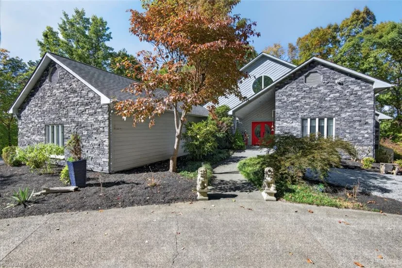1070 Foxcliff Drive, photo 1 of 50
