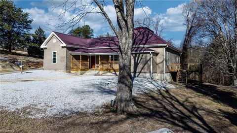 Homes For Sale - 845 Linville Road<br/> Mount Airy, NC 27030