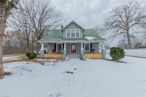 Homes For Sale - 303 Bill Lohr Road<br/> Lexington, NC 27292