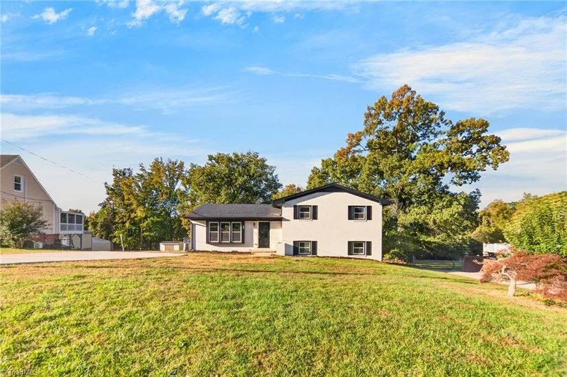 424 Glen Oaks Drive, photo 1 of 29