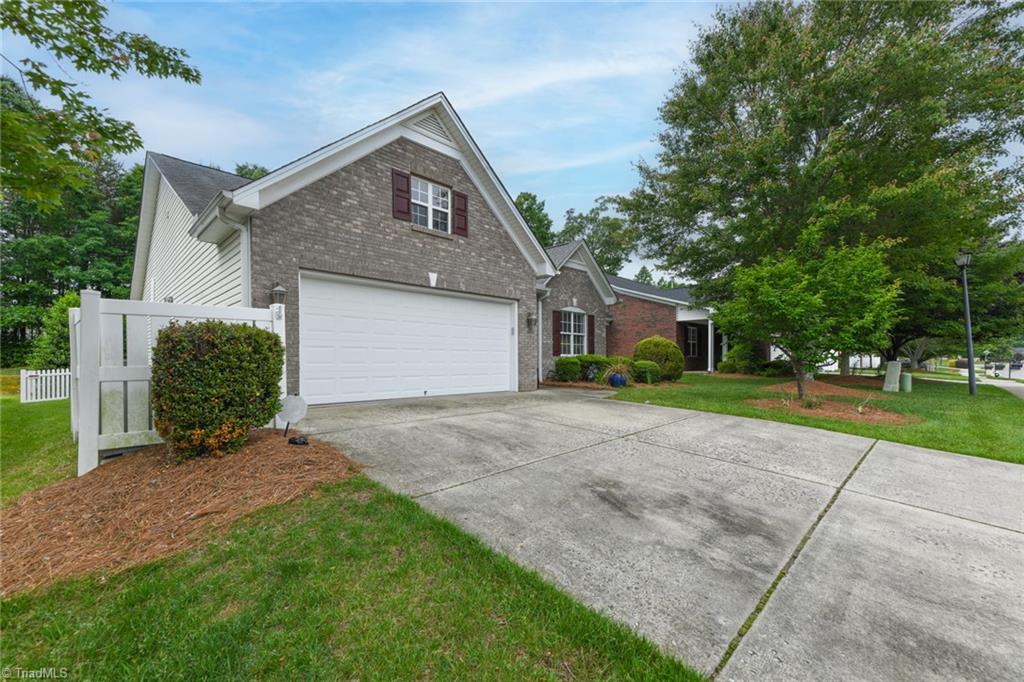 210 Heritage Hill Drive, Jamestown, North Carolina image 2