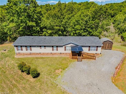 Mobile Home For Sale - 151 Fox Trot Lane<br/> Pilot Mountain, NC 27041