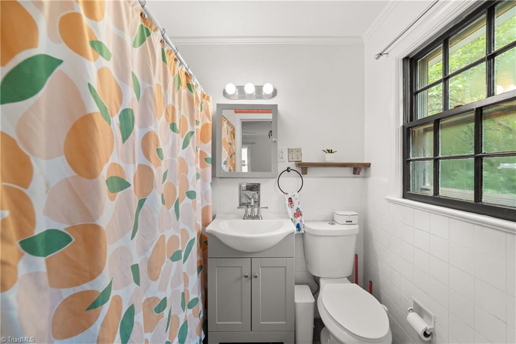 Winston-Salem, North Carolina 27106, United States, 4 Bedrooms Bedrooms, ,3 BathroomsBathrooms,Residential,Active,199984