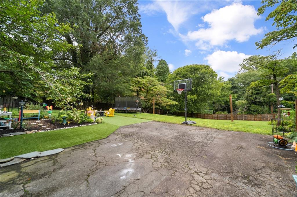 Winston-Salem, North Carolina 27106, United States, 4 Bedrooms Bedrooms, ,3 BathroomsBathrooms,Residential,Active,199984