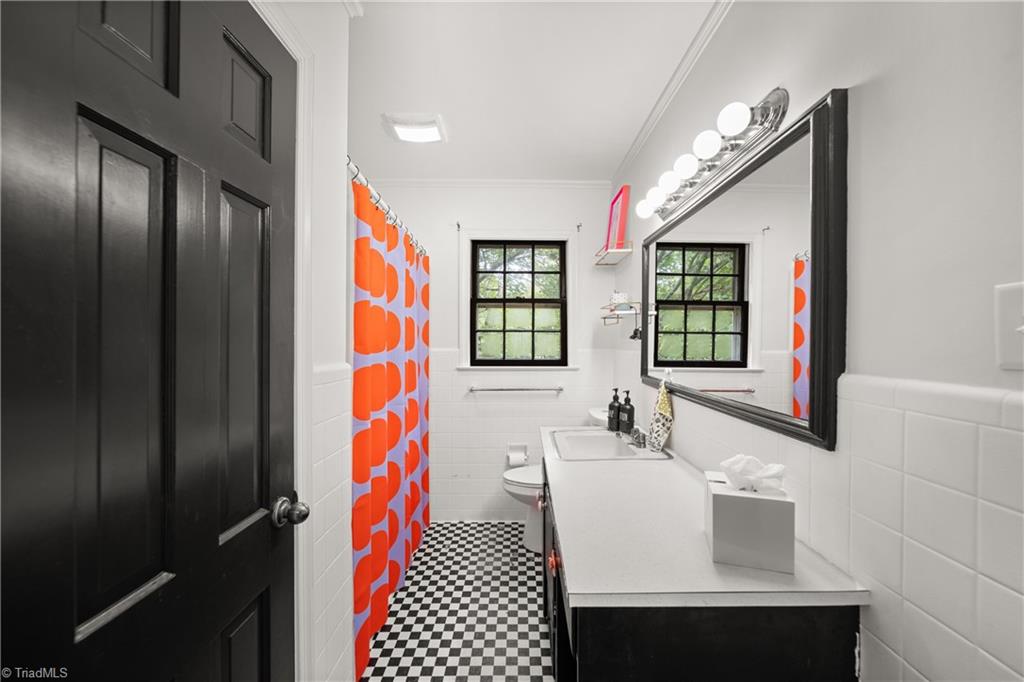 Winston-Salem, North Carolina 27106, United States, 4 Bedrooms Bedrooms, ,3 BathroomsBathrooms,Residential,Active,199984