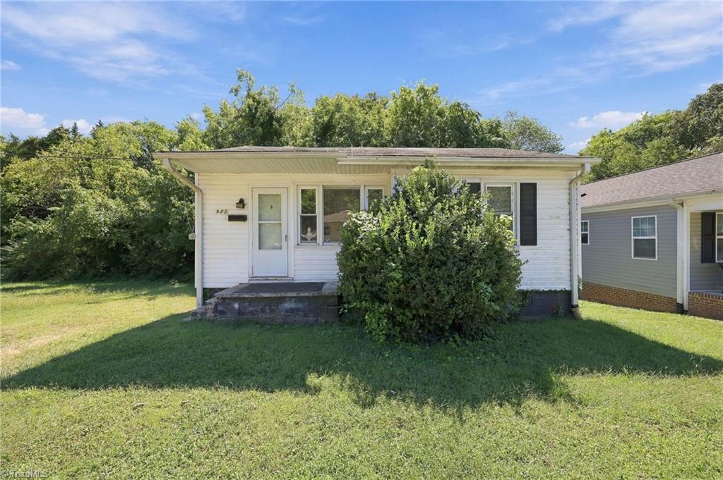 Photo of 911 Taft Street, Winston-Salem, NC 27105 (MLS # 1237303)