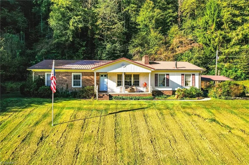5521 Elk Creek Darby Road, photo 1 of 25