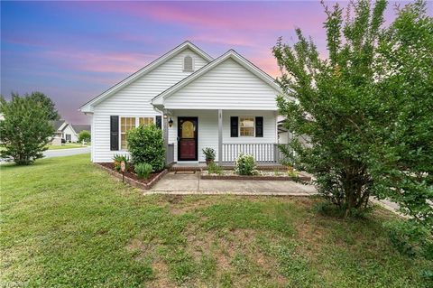 Homes For Sale - 606 Arden Street<br/> Burlington, NC 27215