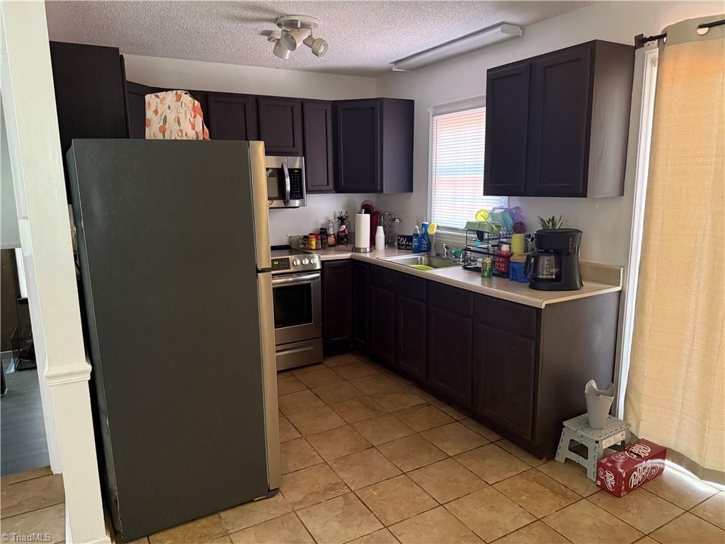 802 Glendale Drive, Greensboro, North Carolina image 3