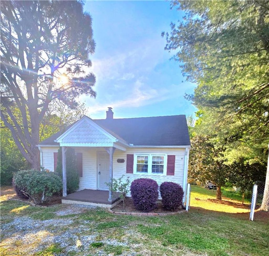 Photo of 1847 Lower Hopedale Road, Burlington, NC 27217 (MLS # 1215530)