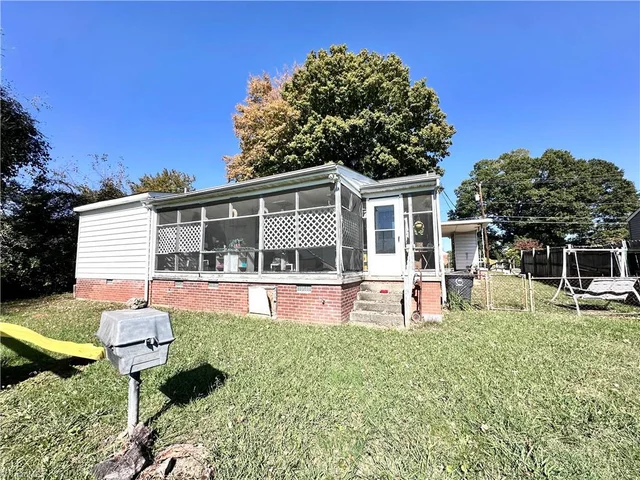 1802 Longfellow Street, photo 2 of 16