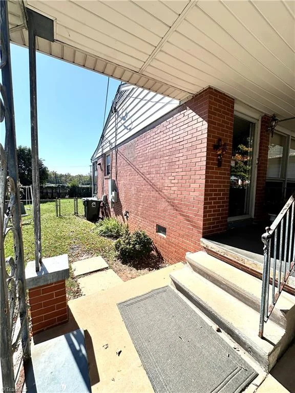 1802 Longfellow Street, photo 4 of 16